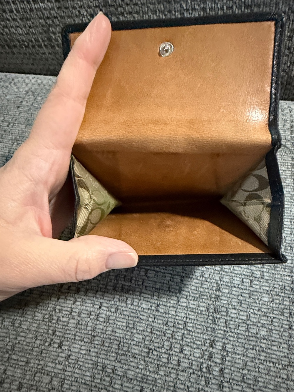 Vintage Coach Men or Women’s Bifold Wallet in Tan and Black with Signature - Picture 2 of 14